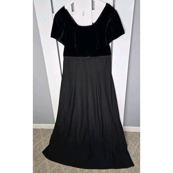 Southeastern Velvet Crepe Empire Maxi Black Dress Bow 12 Romantic Goth Prom - Picture 1 of 8